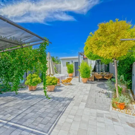 Kairos With Hot Tub Holiday home Privlaka (Zadar)