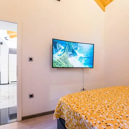 Holiday home Kairos With Hot Tub *